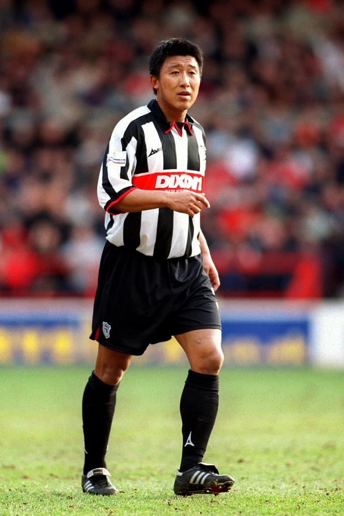 足球报：曼联薪资总额是格林斯比96倍 张恩华曾效力格林斯比